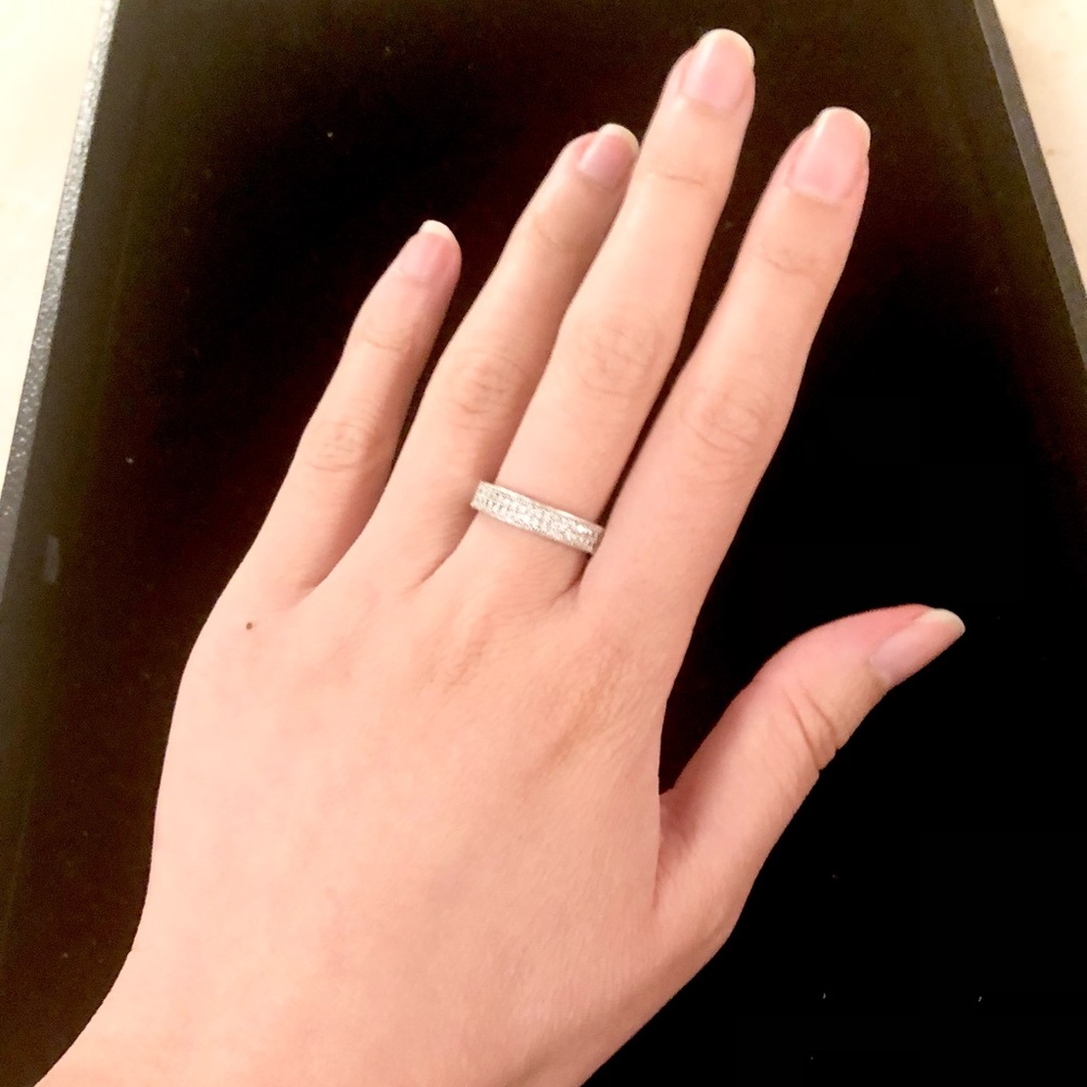 NEW YORK CITY BOUTIQUE | 925 Sterling Silver Cubic Zirc. -Size 6 Approx.